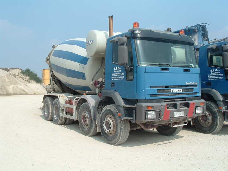 Iveco 410E42 betoniera Cifa