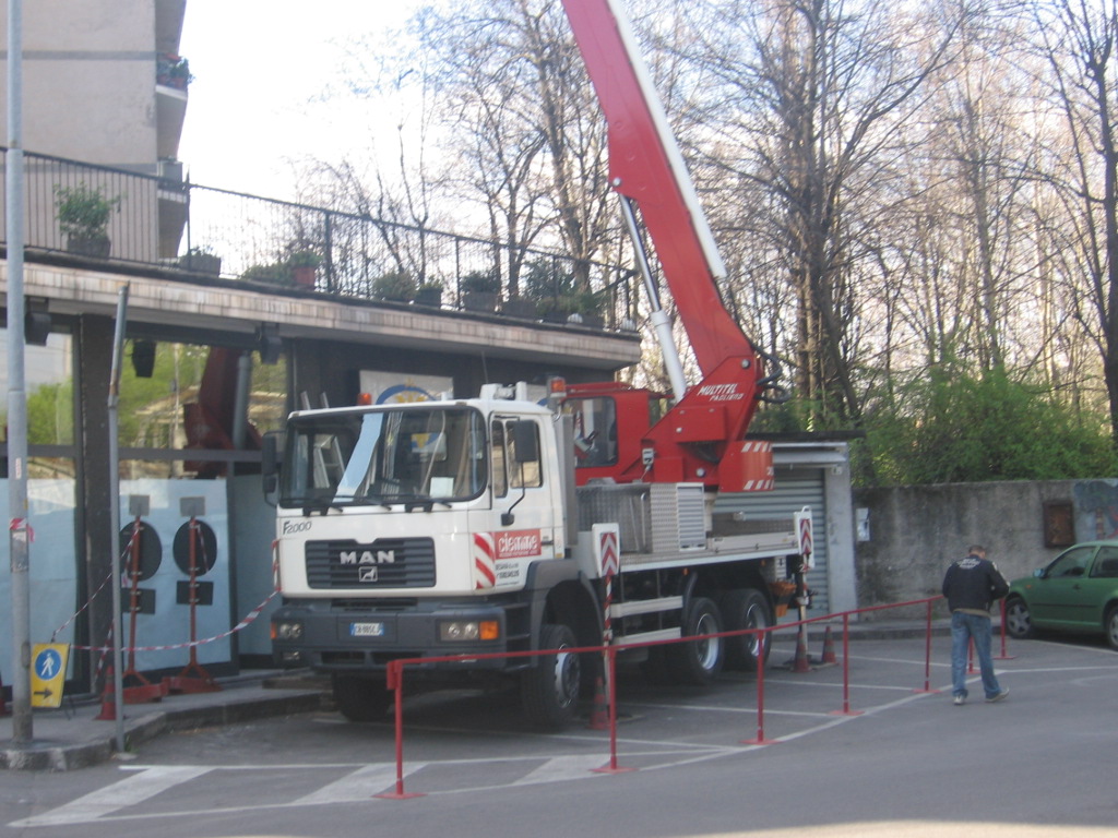 MAN F2000 con piattaforma Multitel Pagliero Ciemme
