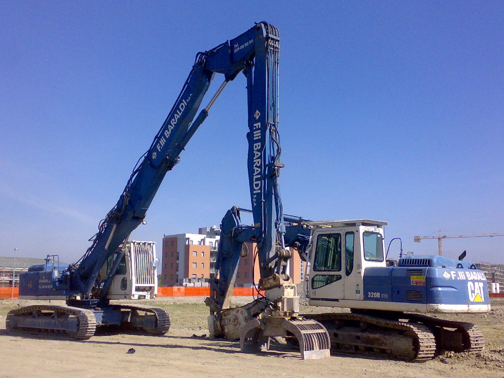 demolizione Via C.Menotti (MO) 25/04/08