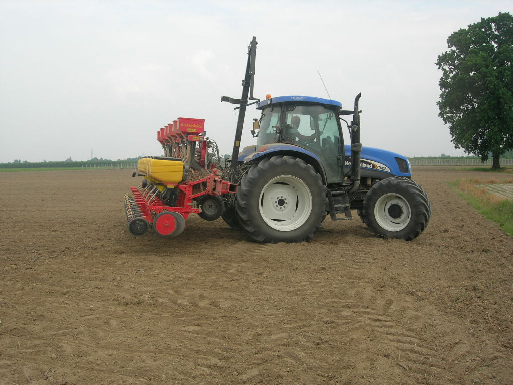 new holland ts135a