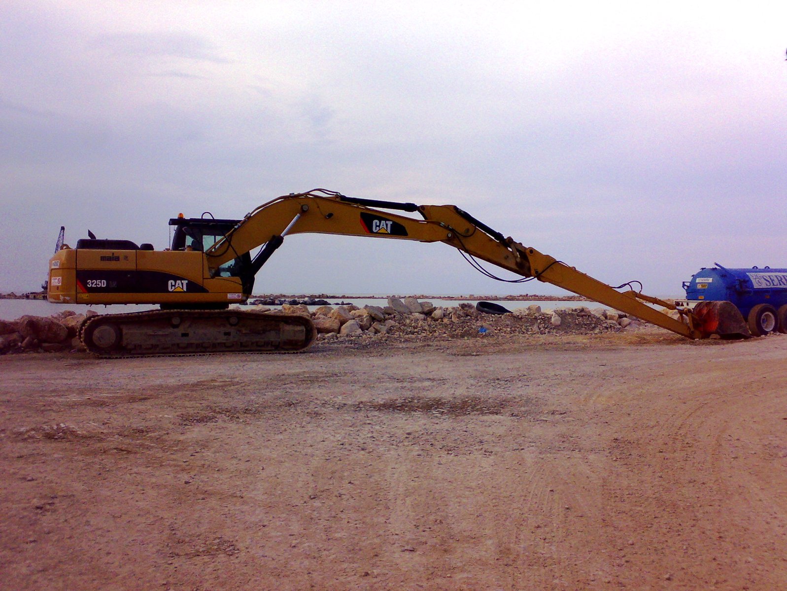 CAT 325D