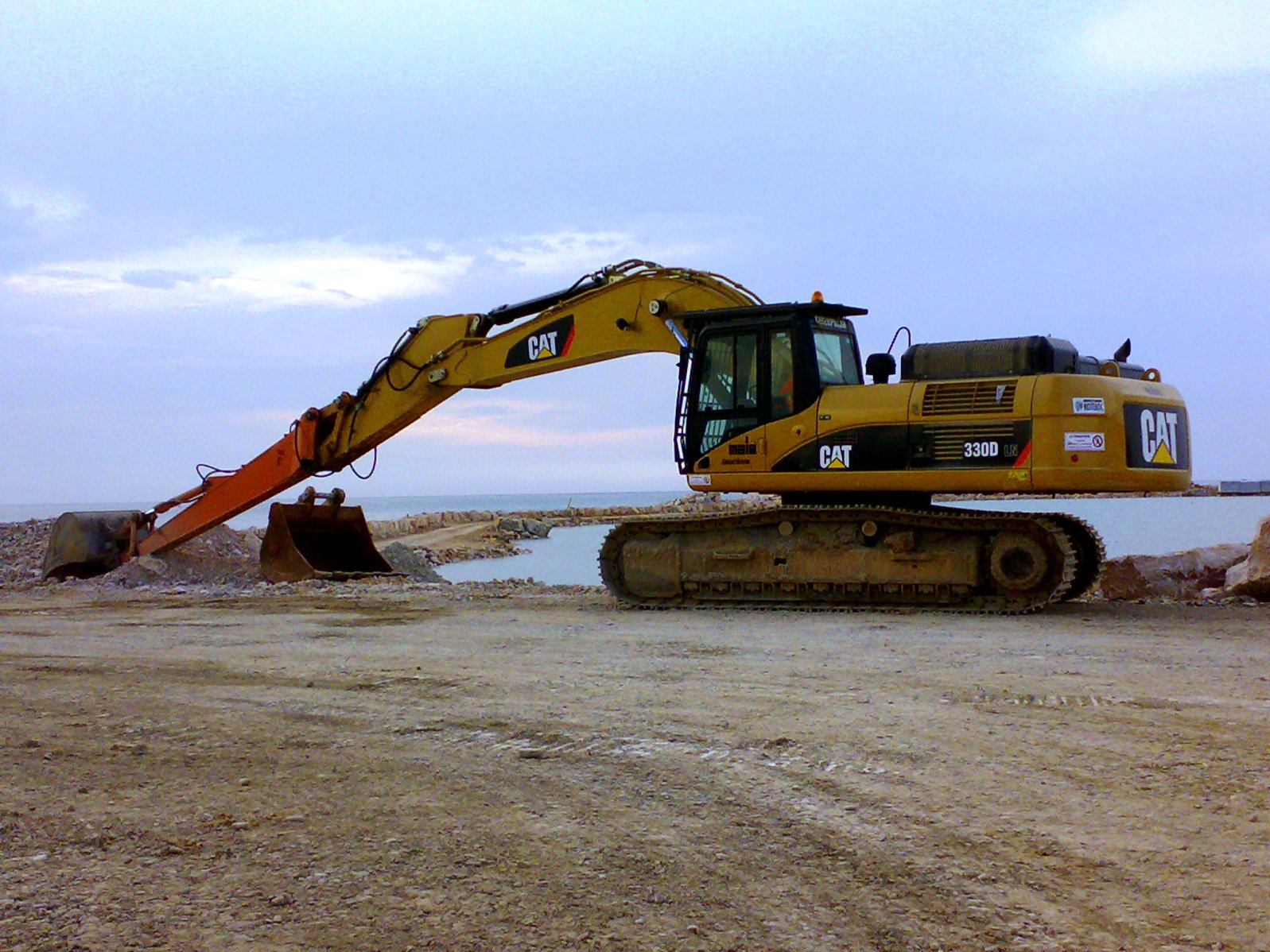 CAT 330D