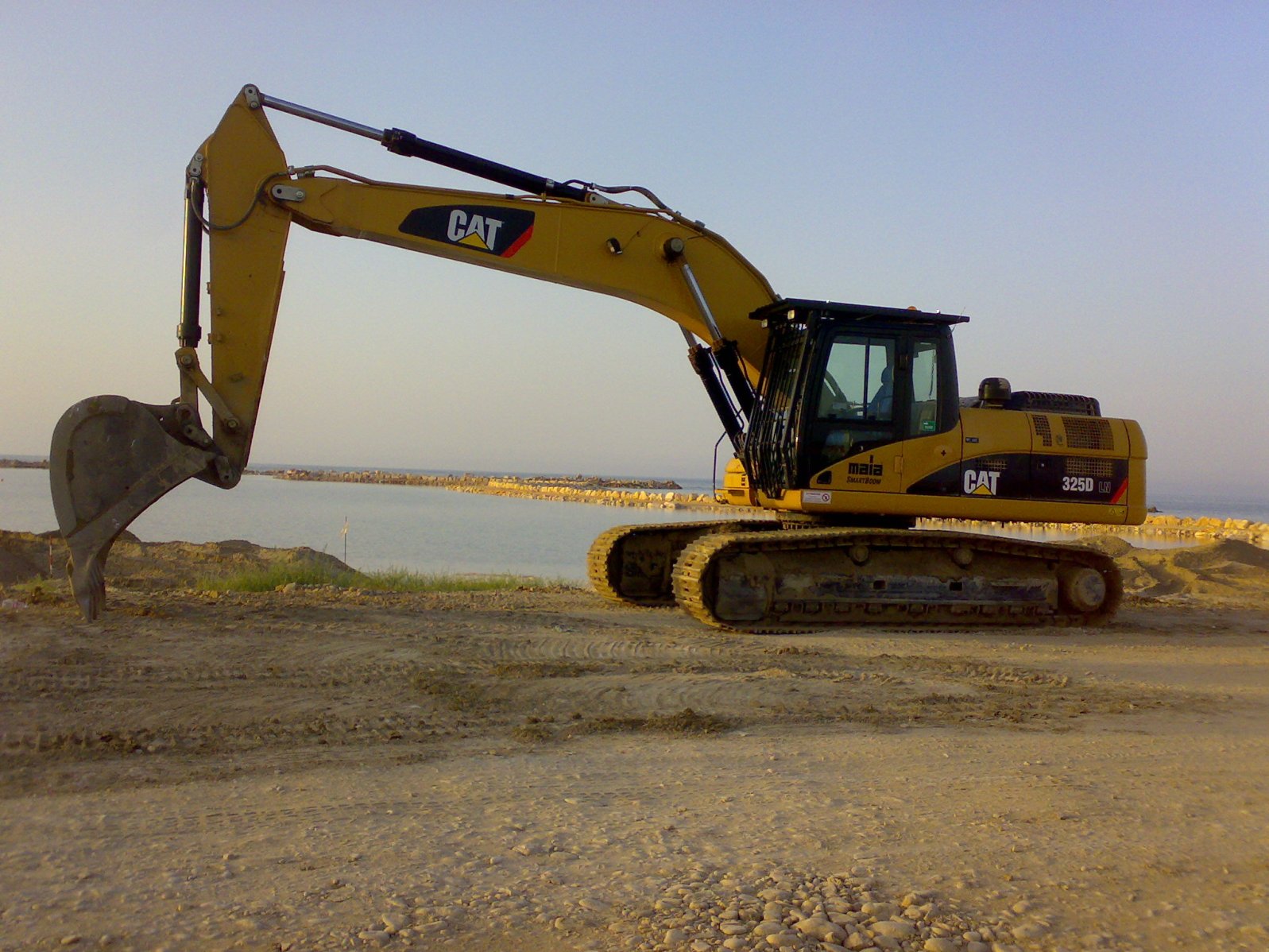 CAT 325D