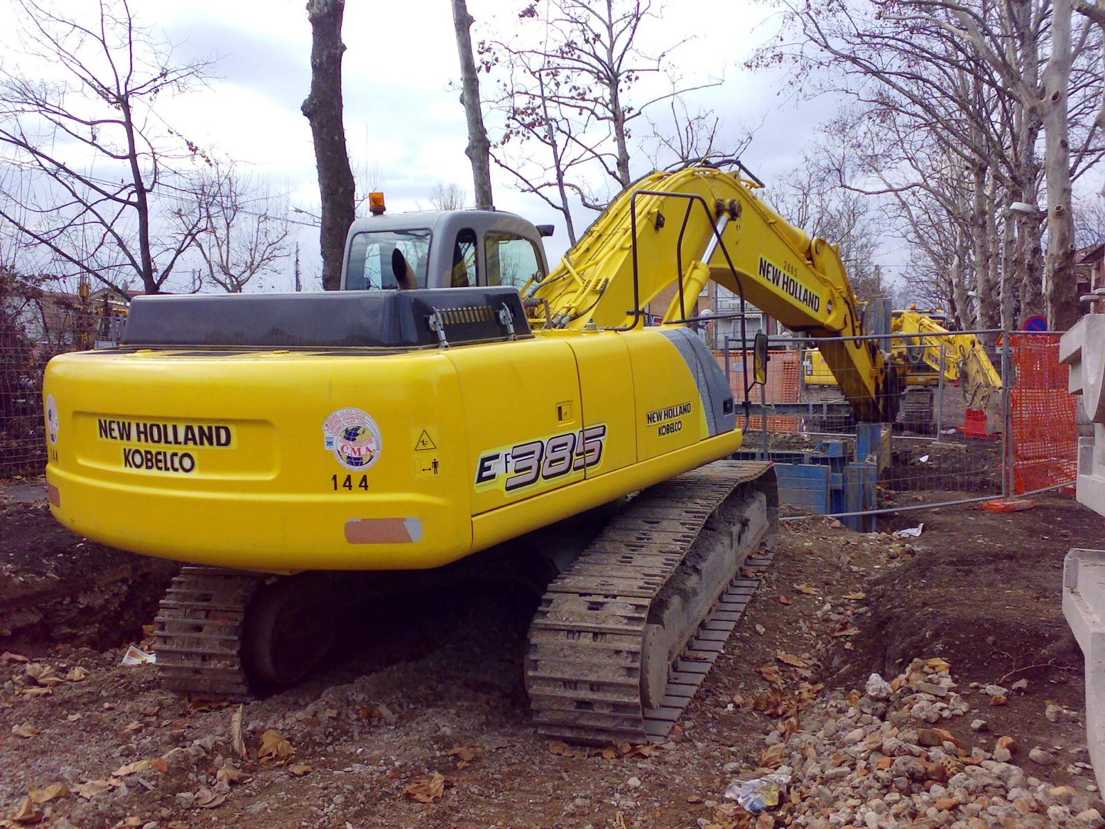 New Holland E385