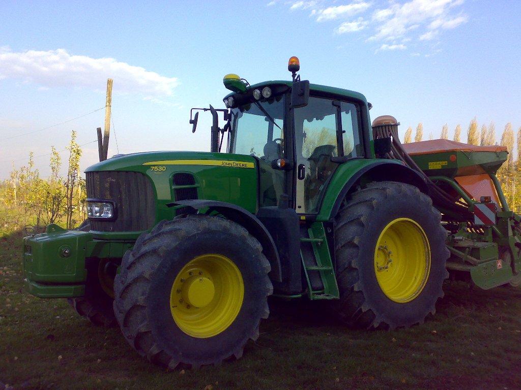 John Deere 7530