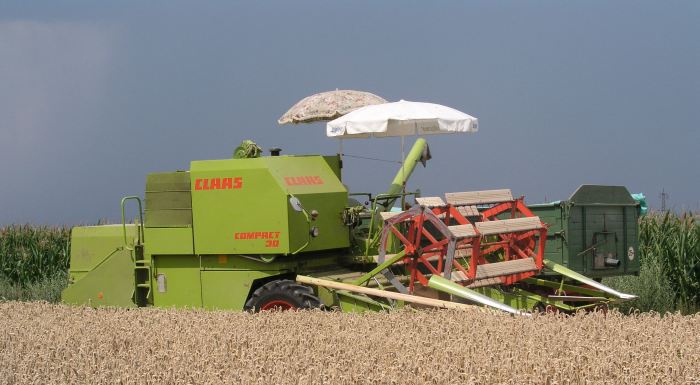 claas compact 30