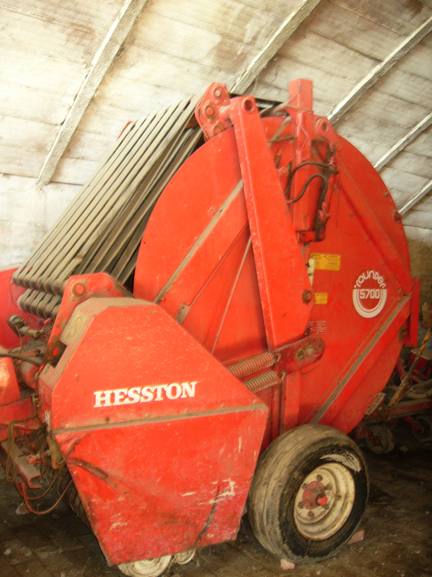 Hesston 5700