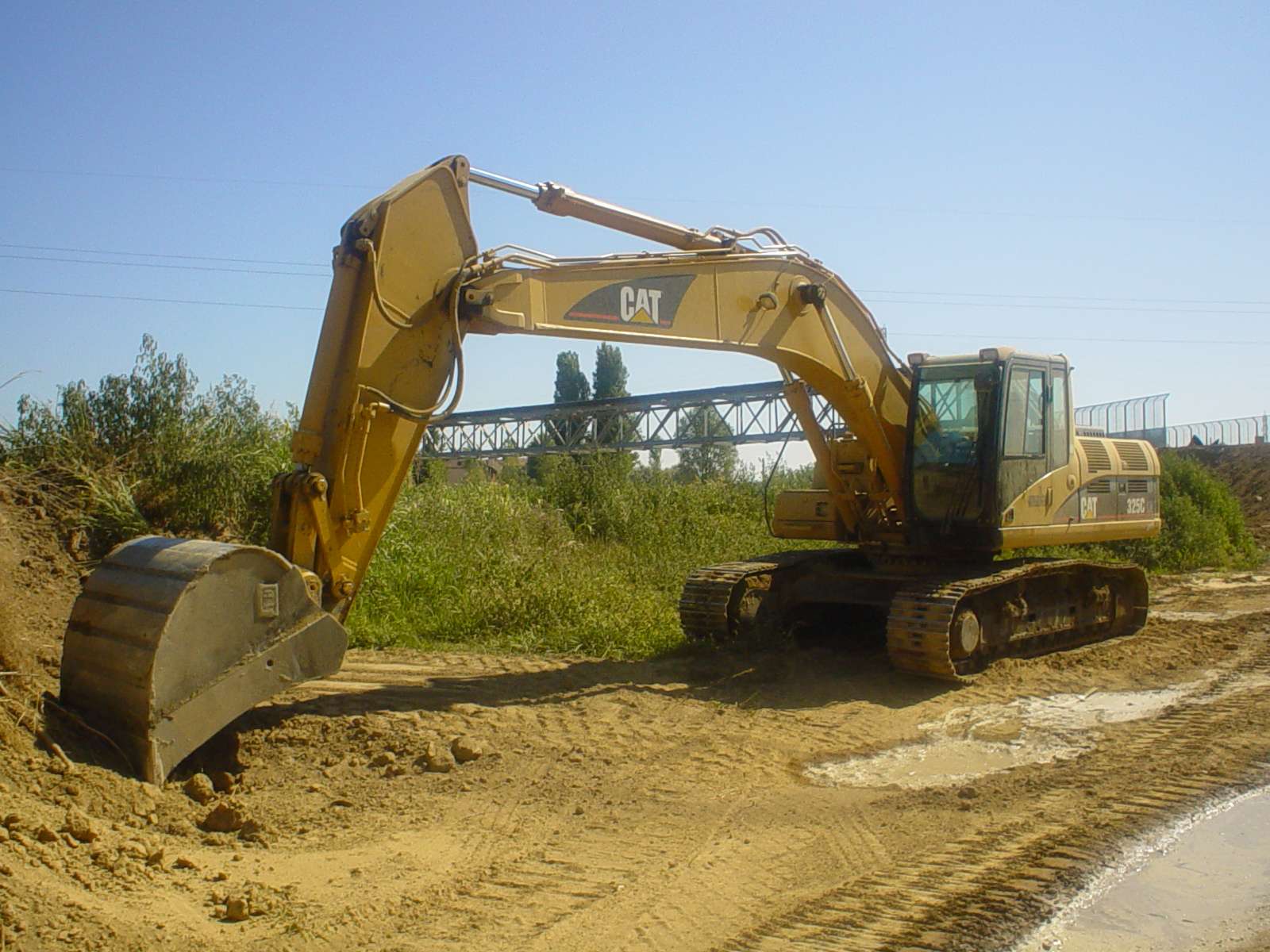 Cat 325