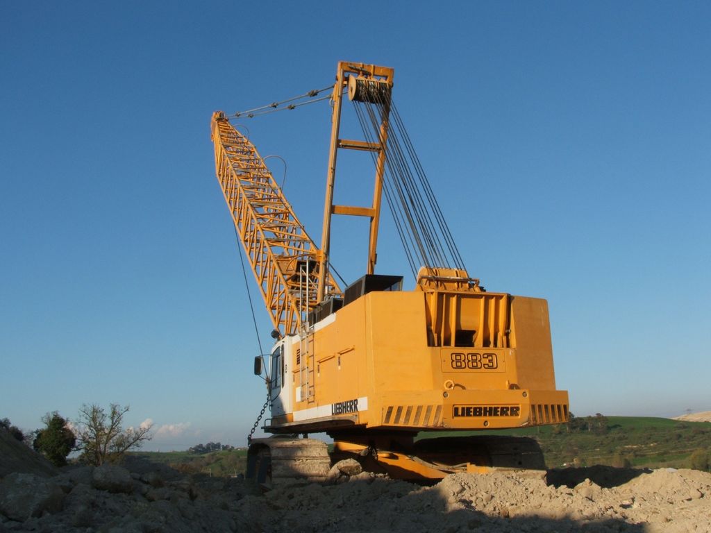 Liebherr 883 dragline