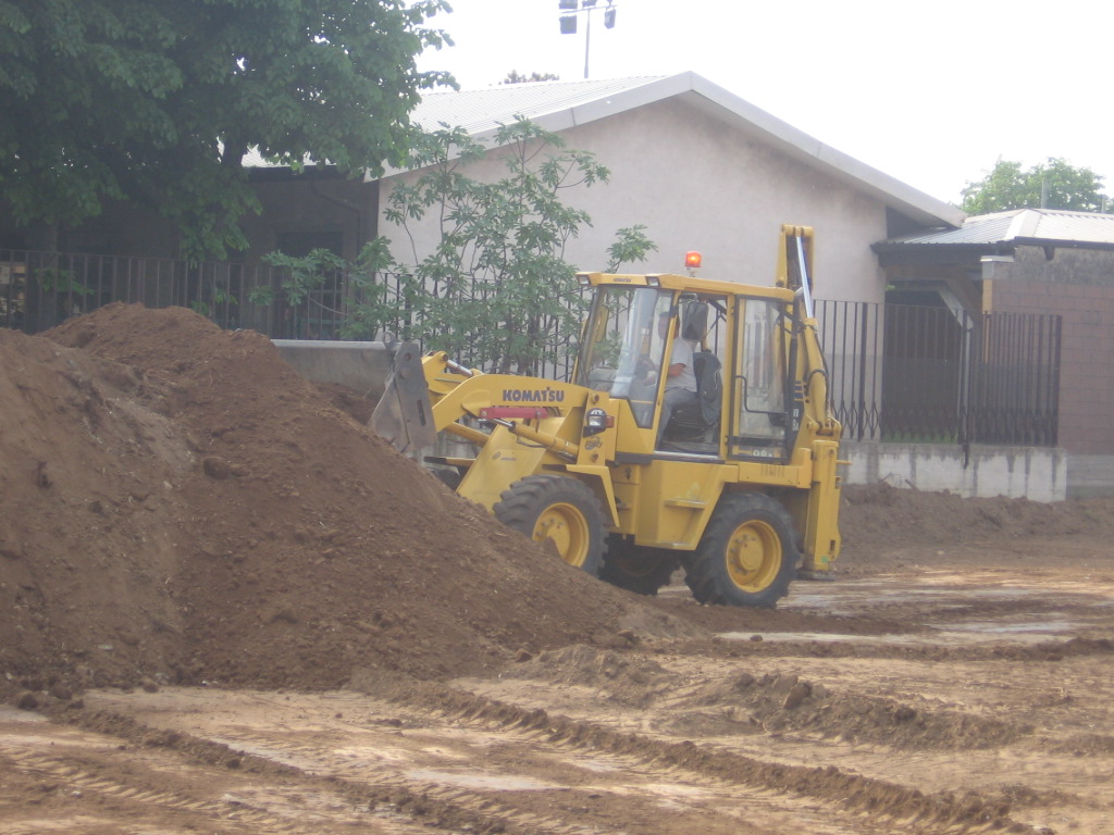 parcheggio Via S.Carlo Muggiò: Komatsu WB98A