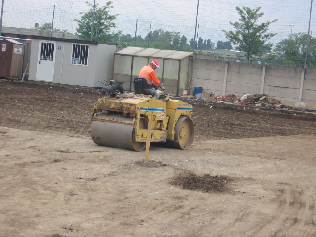 parcheggio Via S.Carlo Muggiò: rullaggio con Bitelli Falco