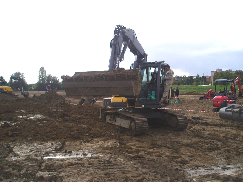 La ragazza imparaâ€¦