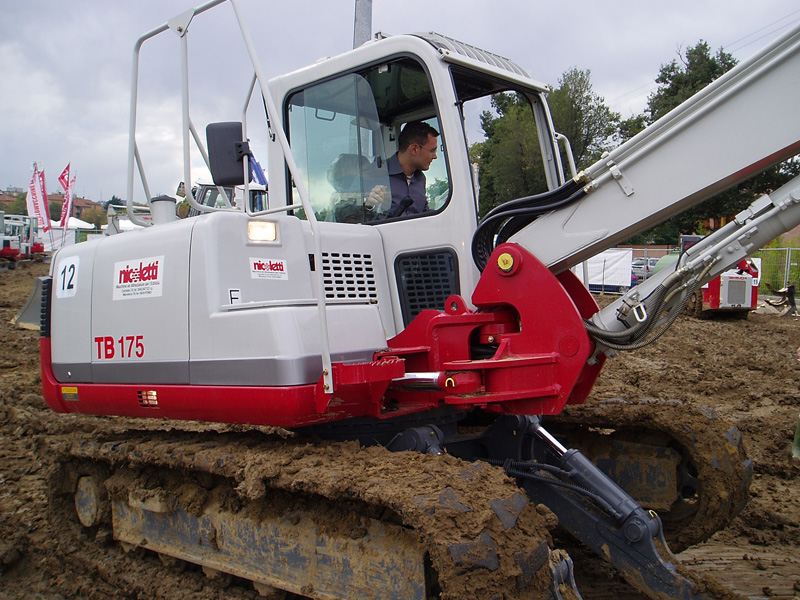 L'ingegnere alla guida del Tak TB1