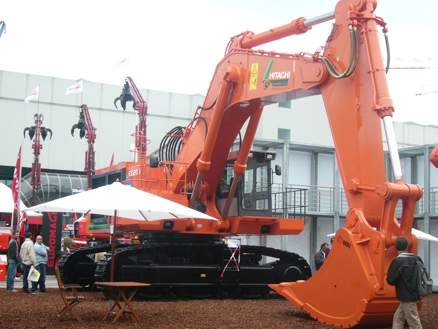 Hitachi EX1200