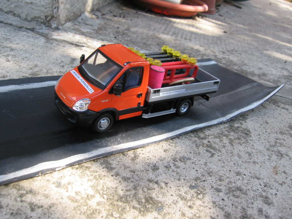 Iveco Daily 1:43 ROS