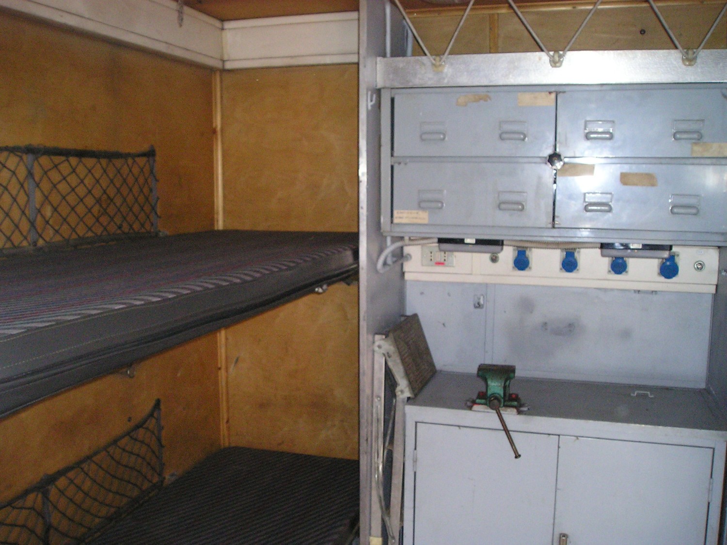 interno camion officina