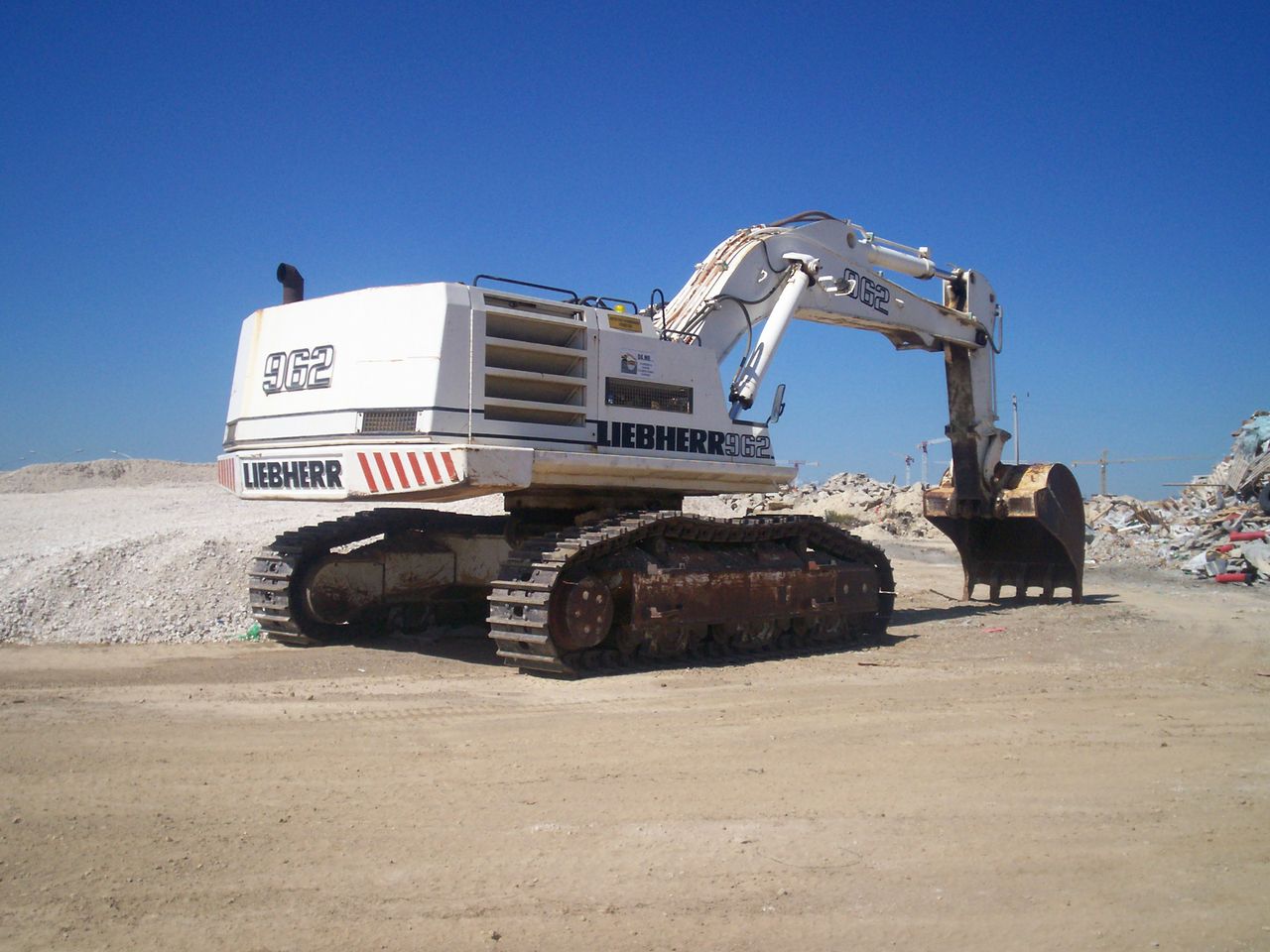 una mosca bianca ..liebherr 962