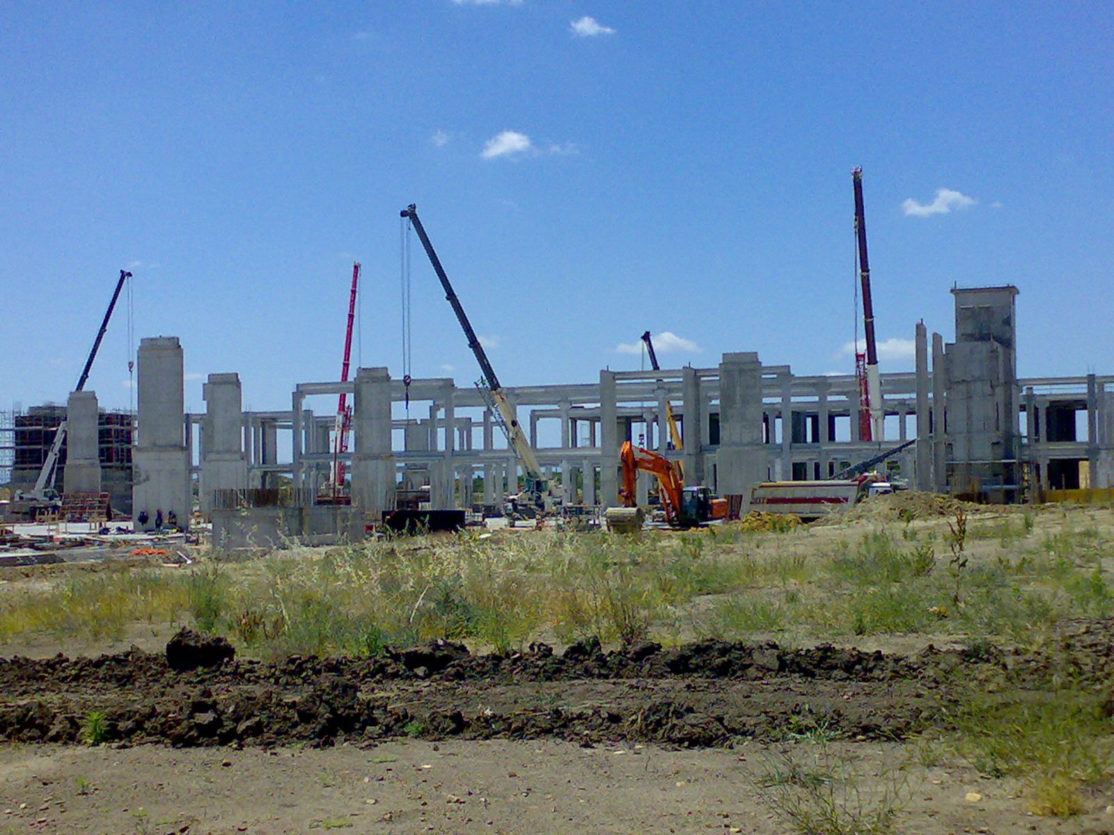 100 tonn DEMAG 80tonn LIEBHERR 70tonn ORMIG (n* 2 GROVE 30 tonn)