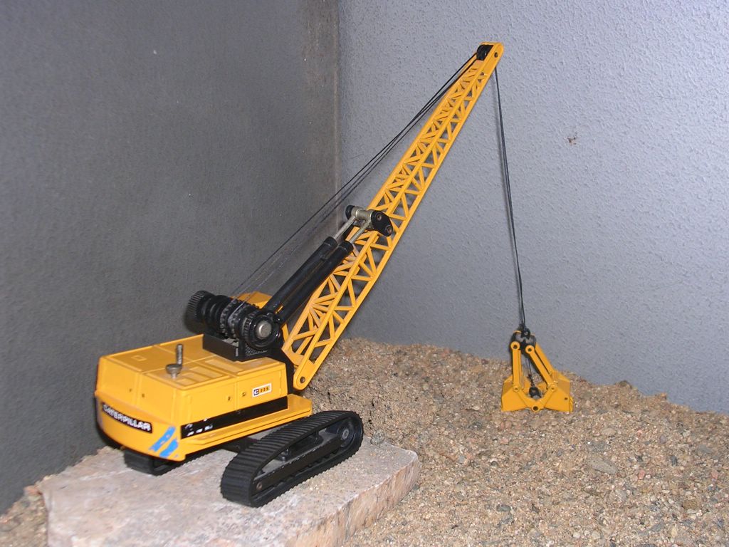 cat 225 cravler crane?