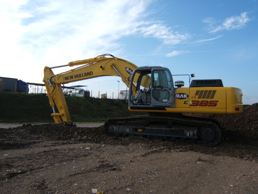 New Holland E385 al lavoro