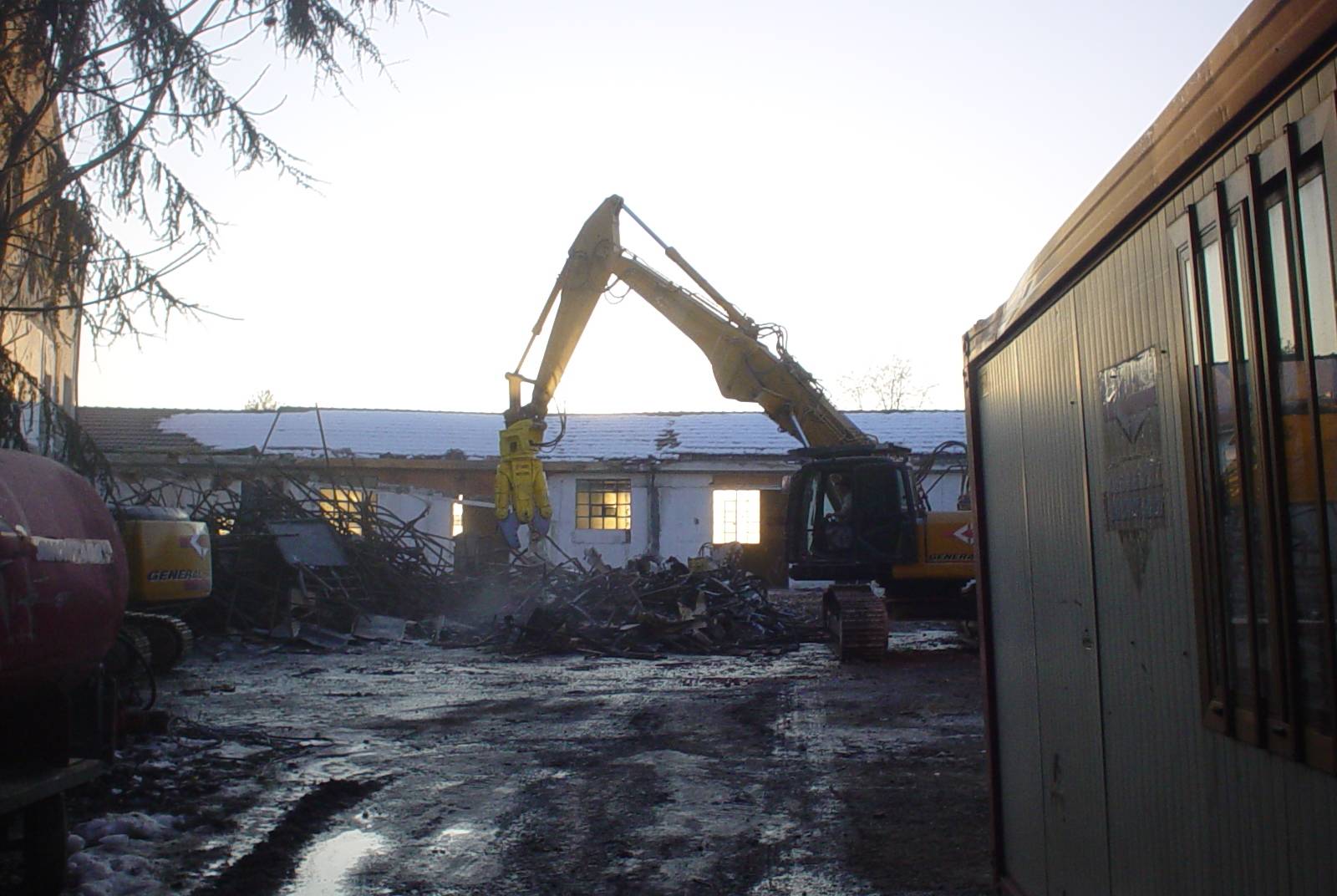 demolizione tipografia(GENERAL SMONTAGGI)