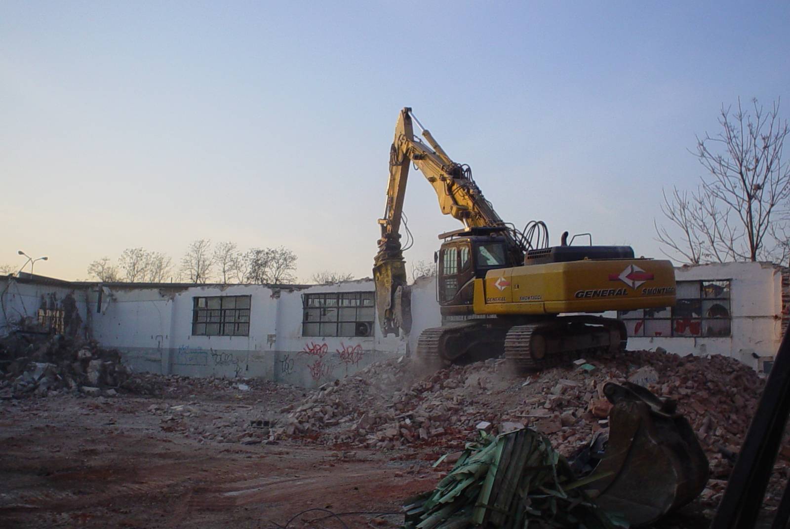 demolizione tipografia(GENERAL SMONTAGGI)