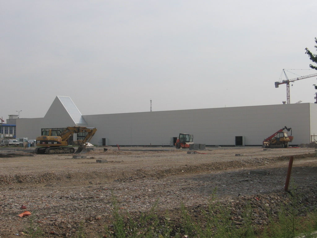 lavori per il parcheggio in superficie e vista costruzione lato Nord-Ovest