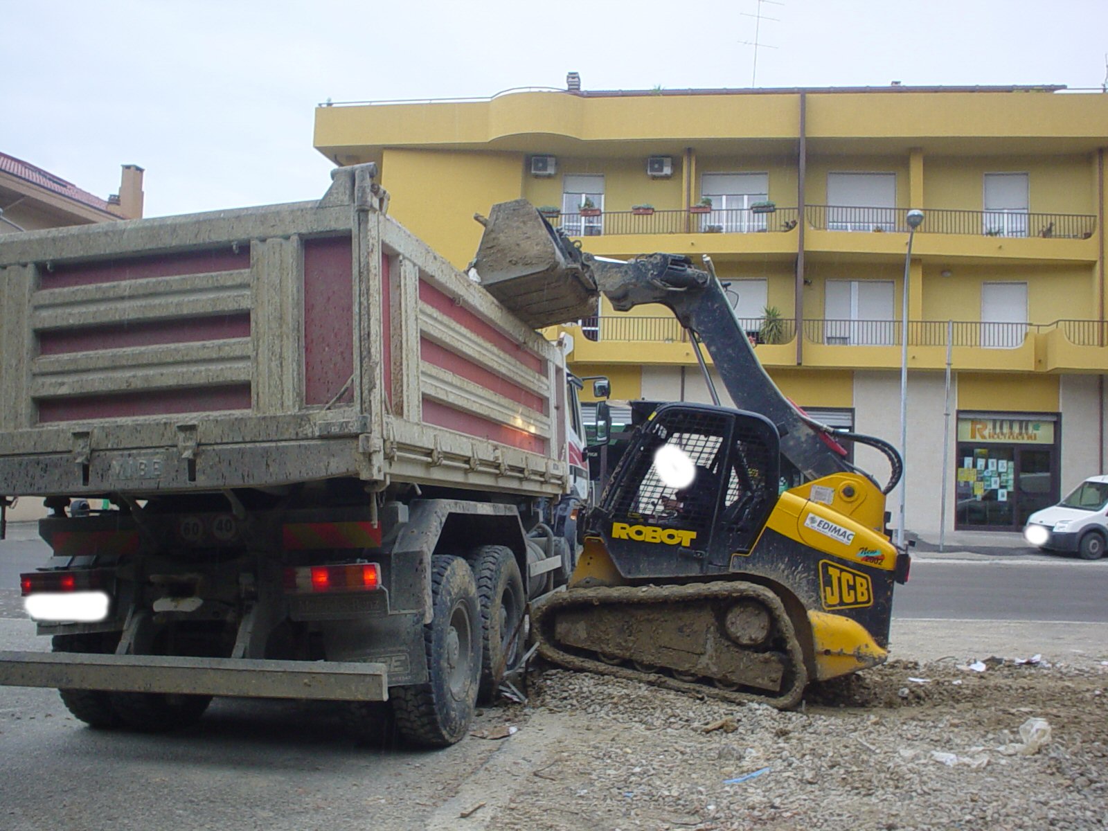 Lavori con Miniescavatore Jcb