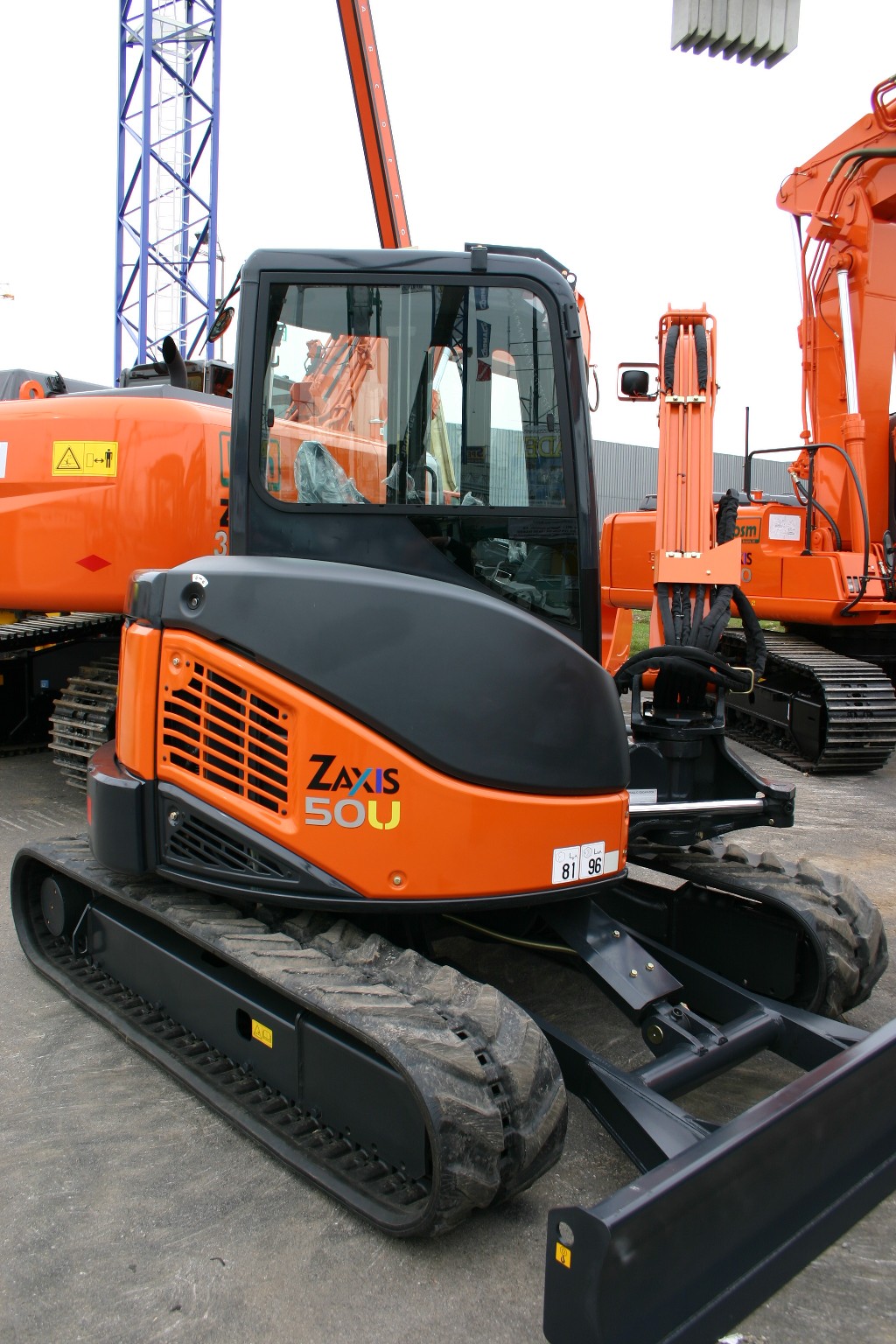 HITACHI