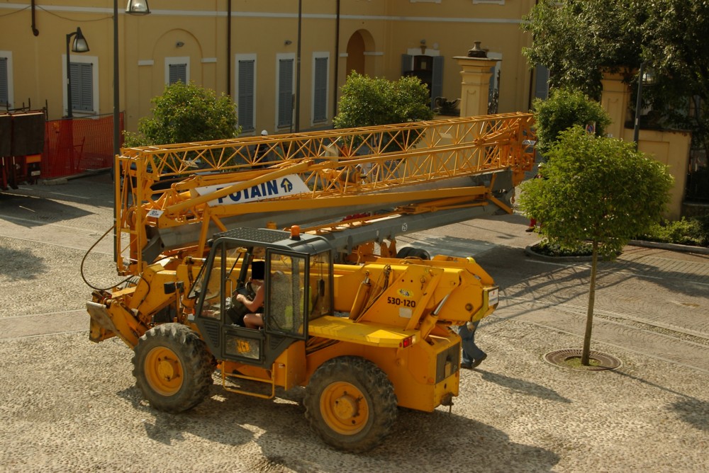 montaggio Potain: piazzamento gru