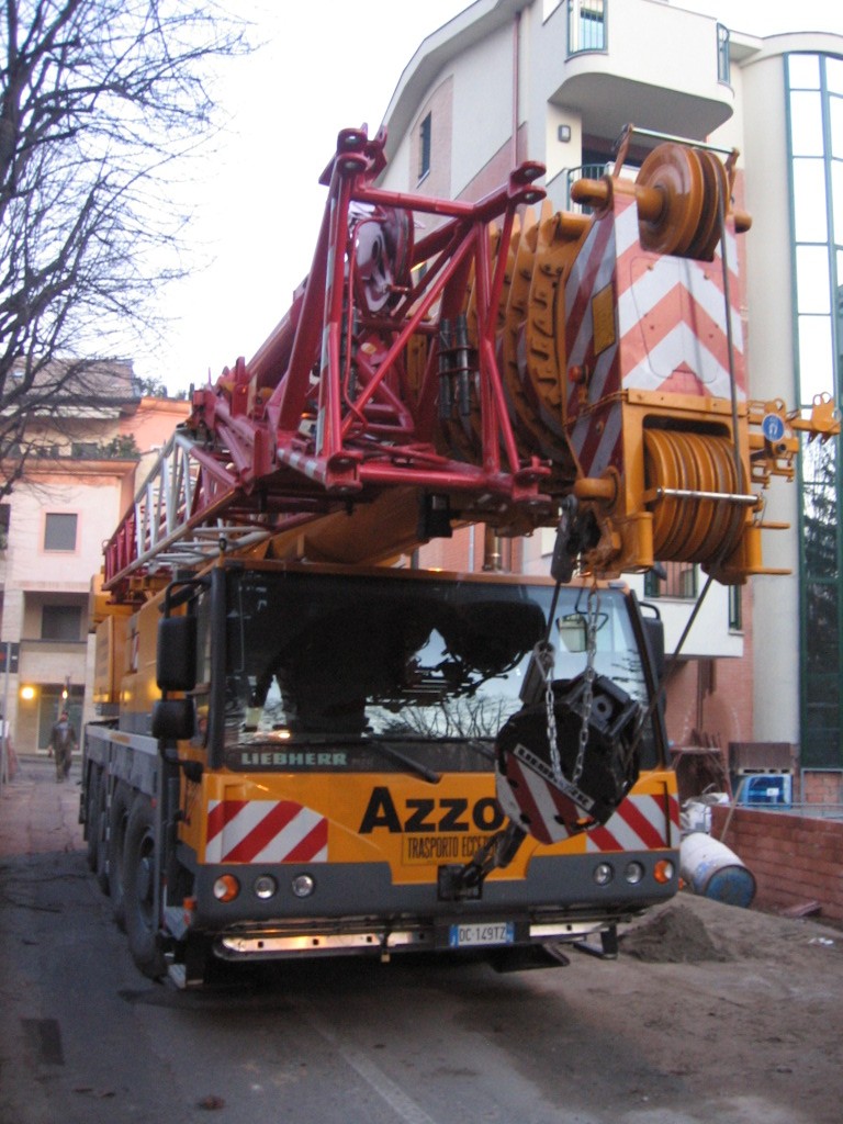 Smontaggio FM:l'autogru va via
