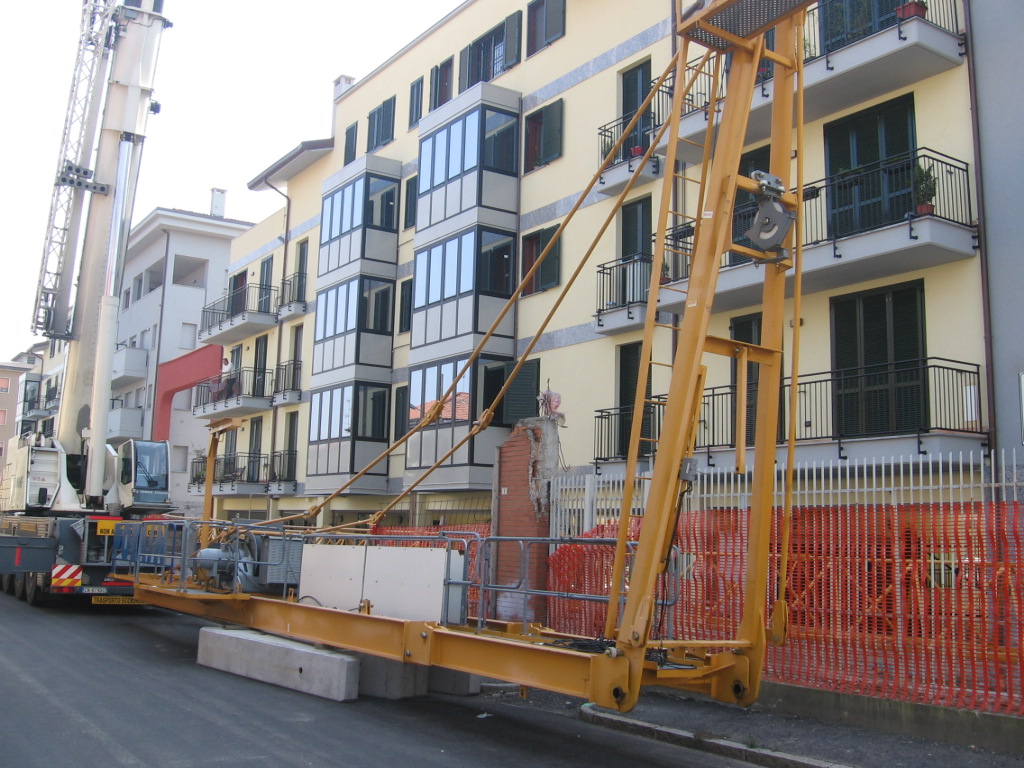 smontaggio Potain:controfreccia e cuspide