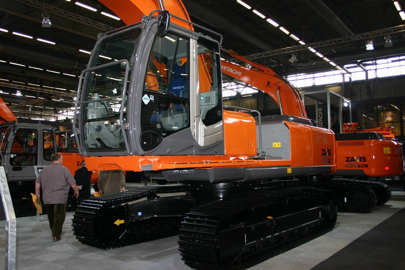 HITACHI