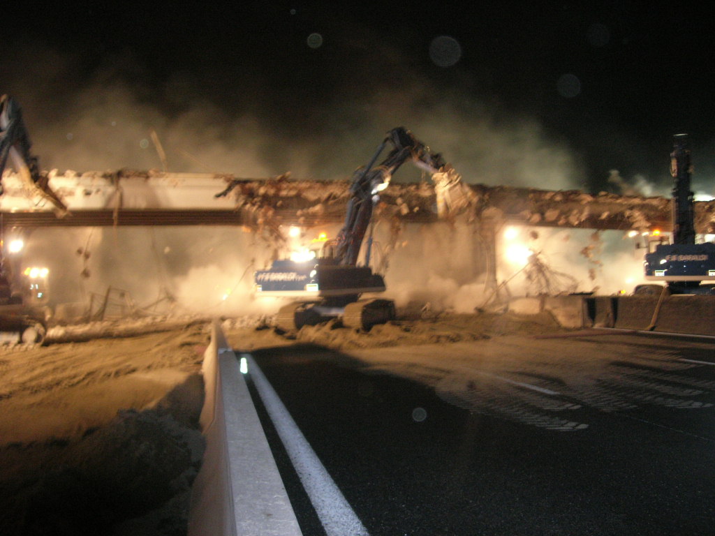 demolizione cavalcavia