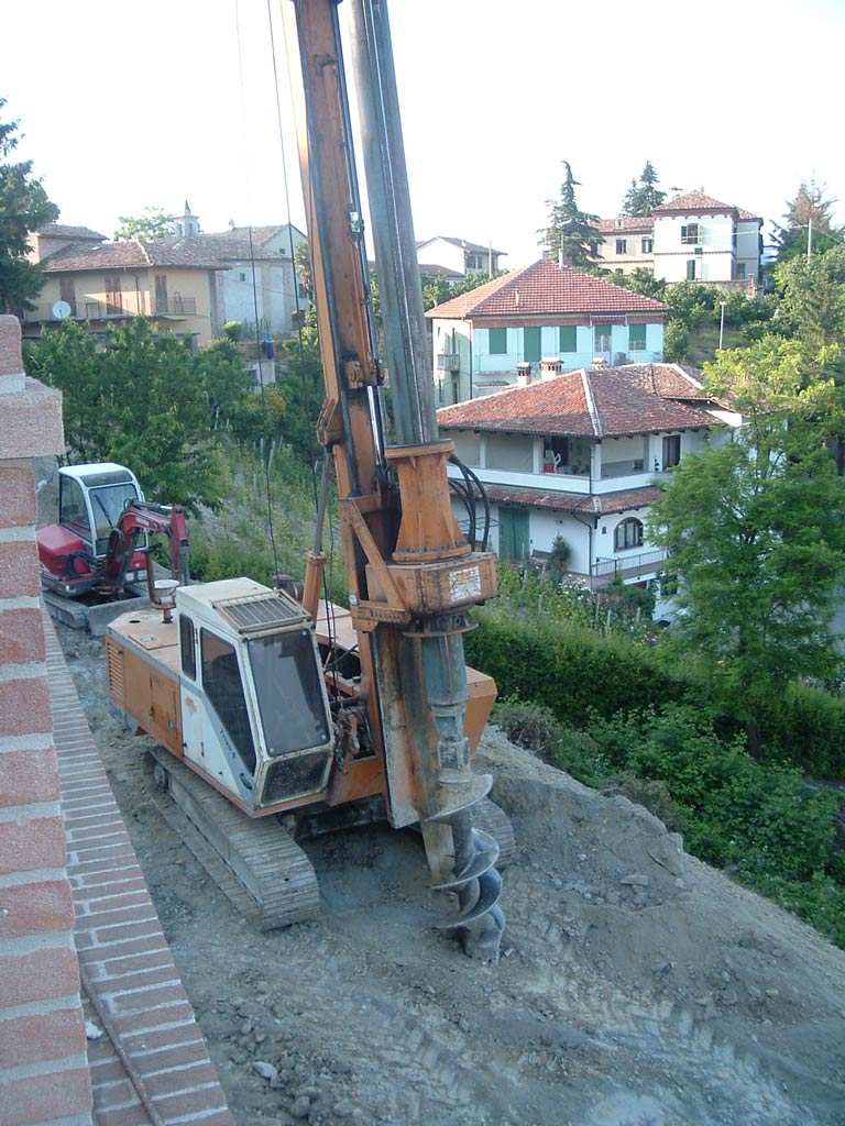 Allargamento circonvallazione paese di Neive