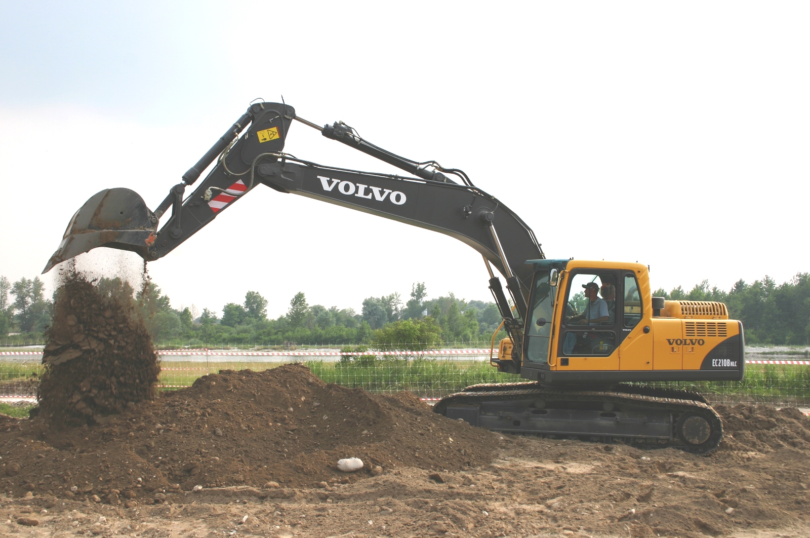 MIK e il Volvo EC210...