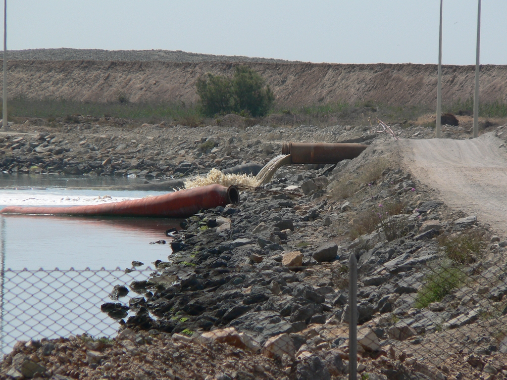 Scarico a mare delle acque del bacino.