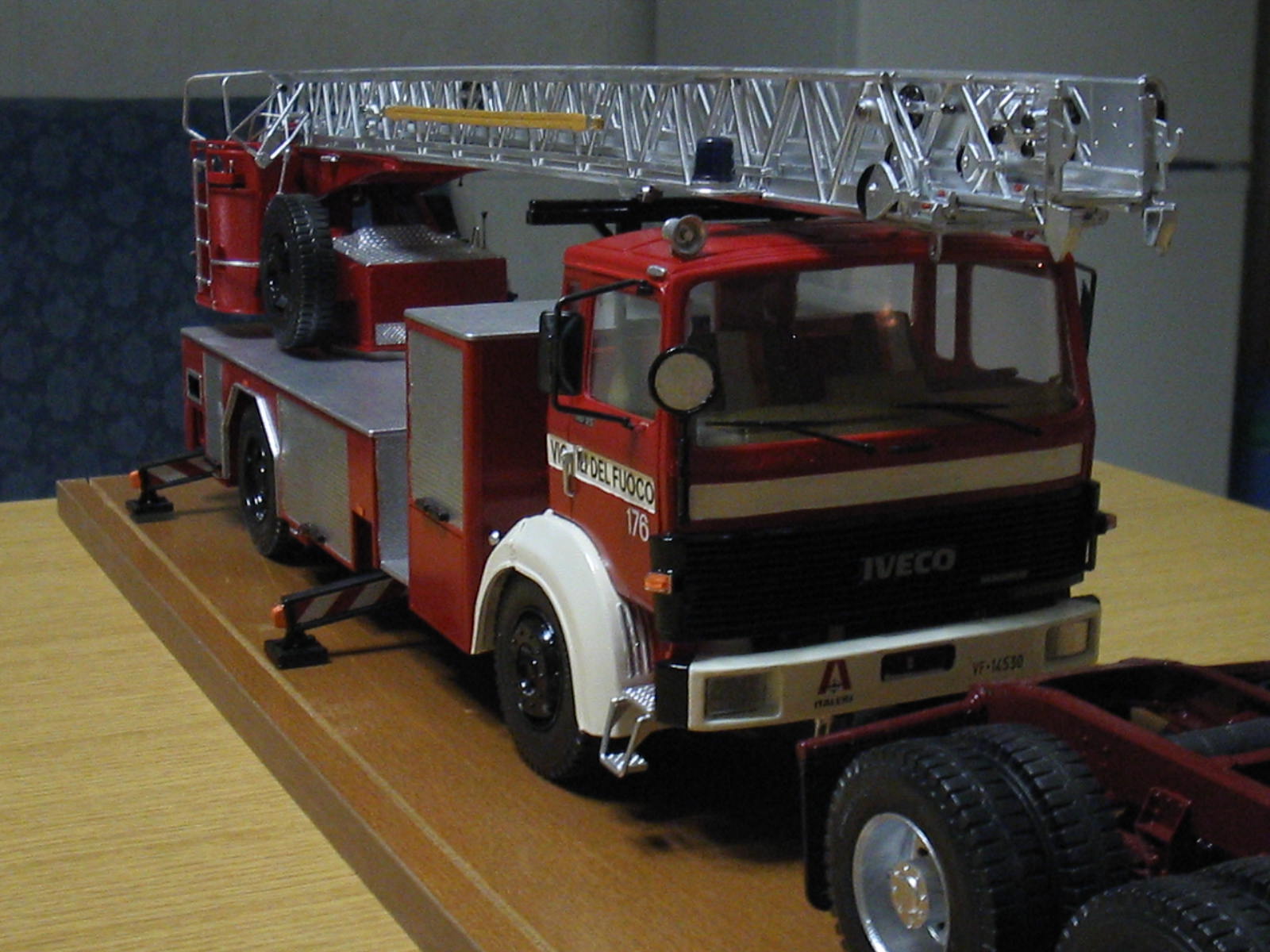 (Pietro) Iveco 140-25 autoscala pompieri