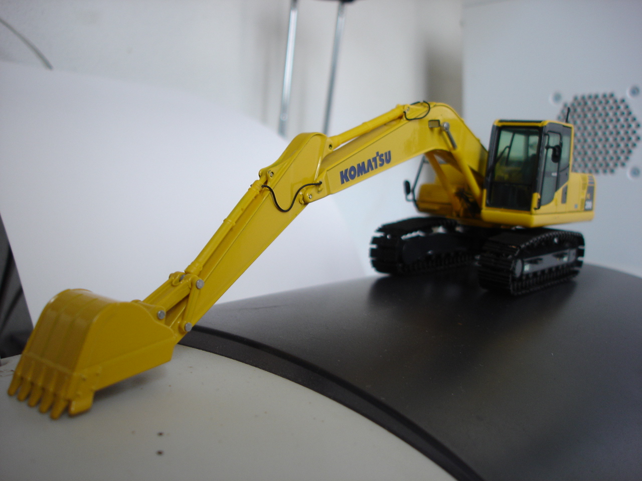 Komatsu pc200-8