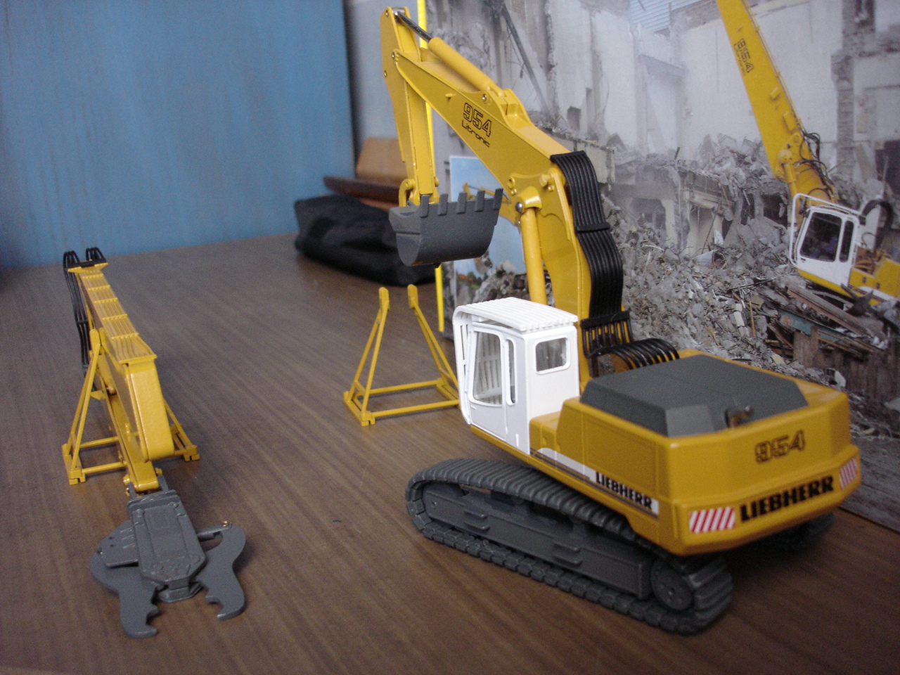 R 954 BV Litronic