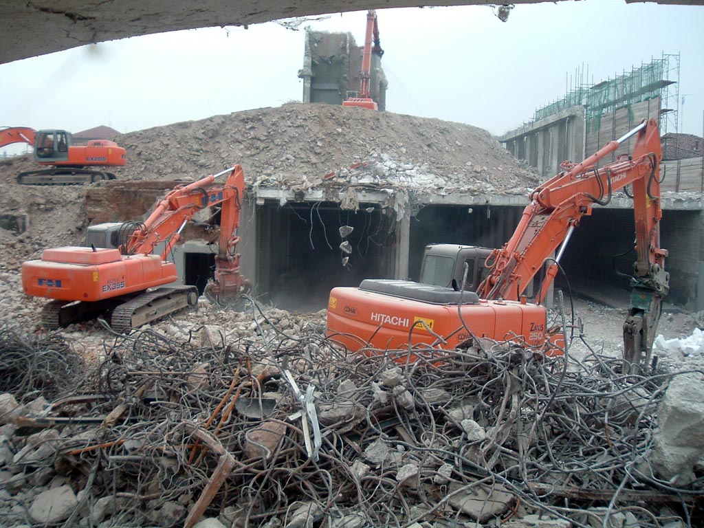 10-02-2007 - zaxis 250 e EX355 nelle cantine