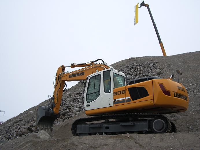 Liebherr R906C