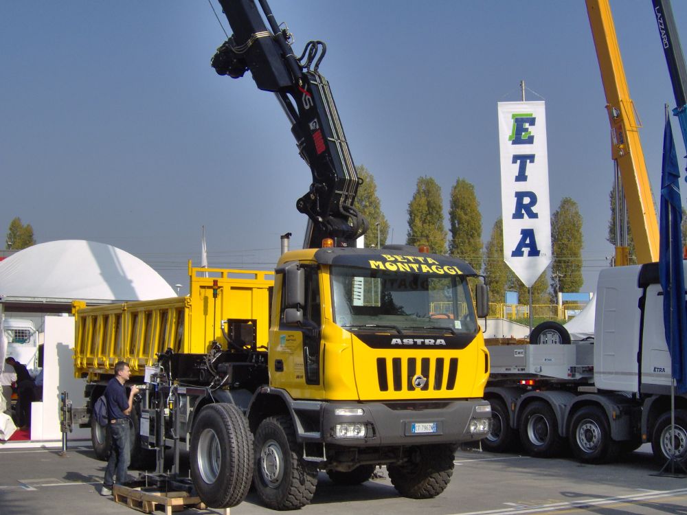 Astra per lavori forestali con gru Hiab