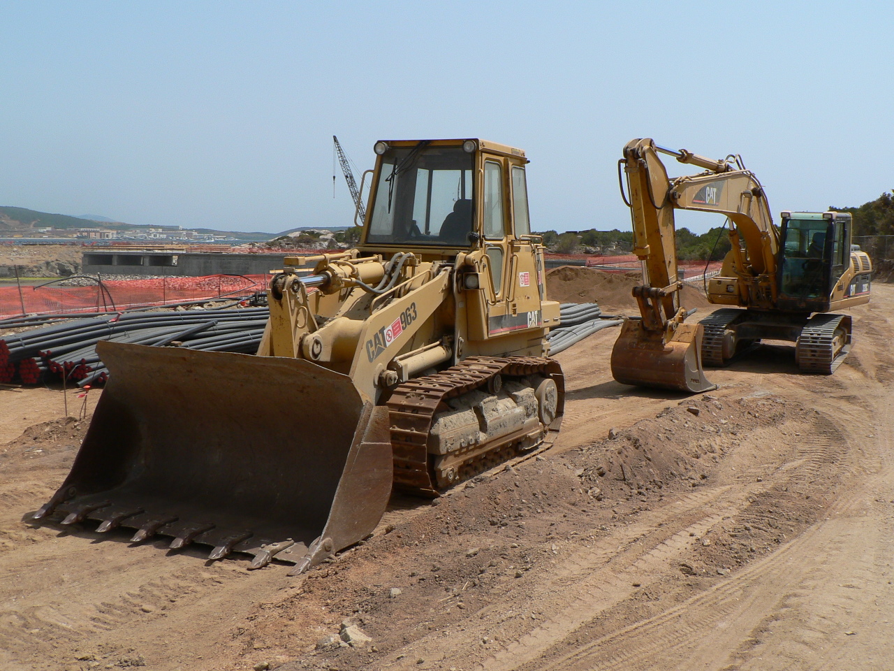 Cat 963 + Cat 320C