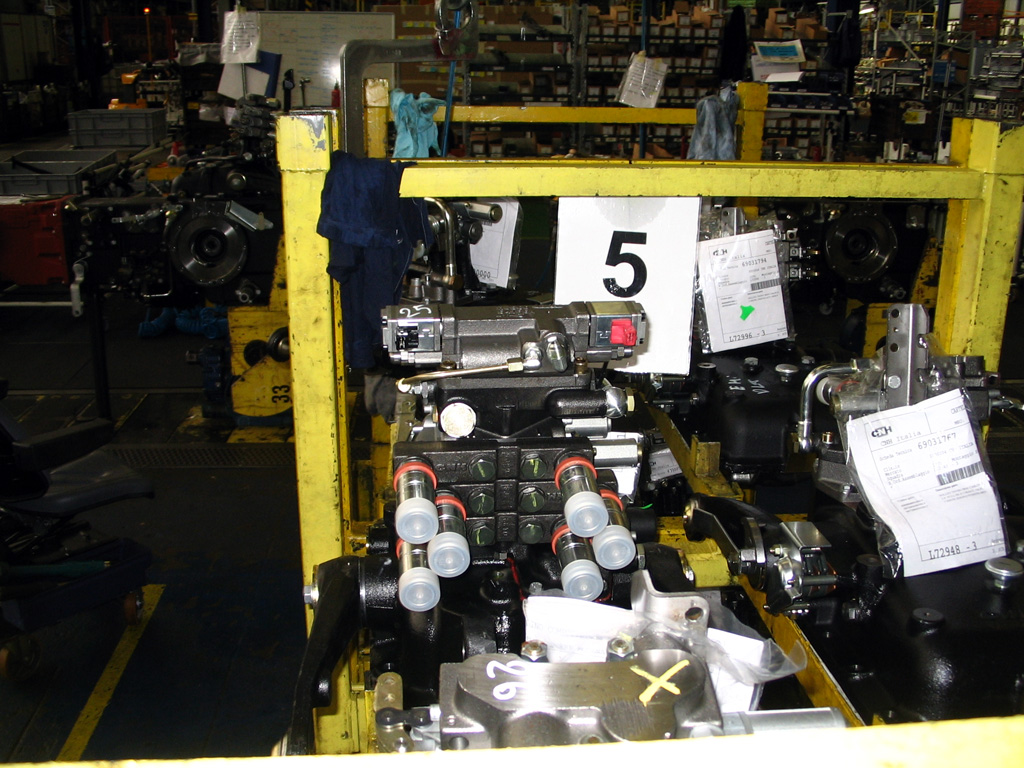 Sollevatore con distributori idraulici