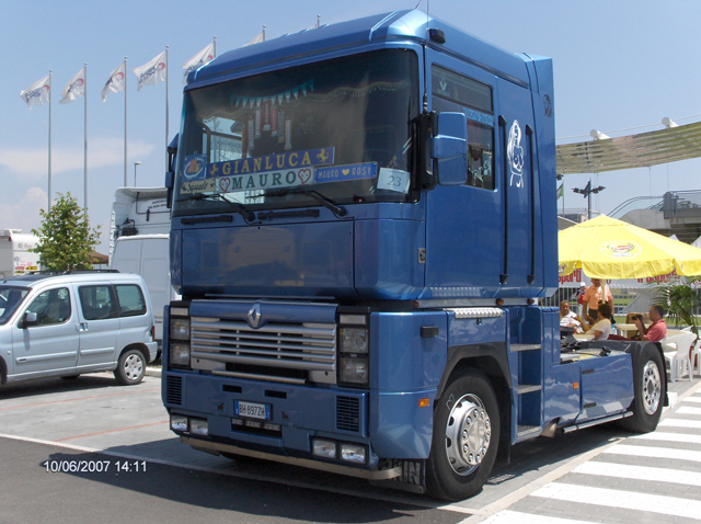 Renault Magnum