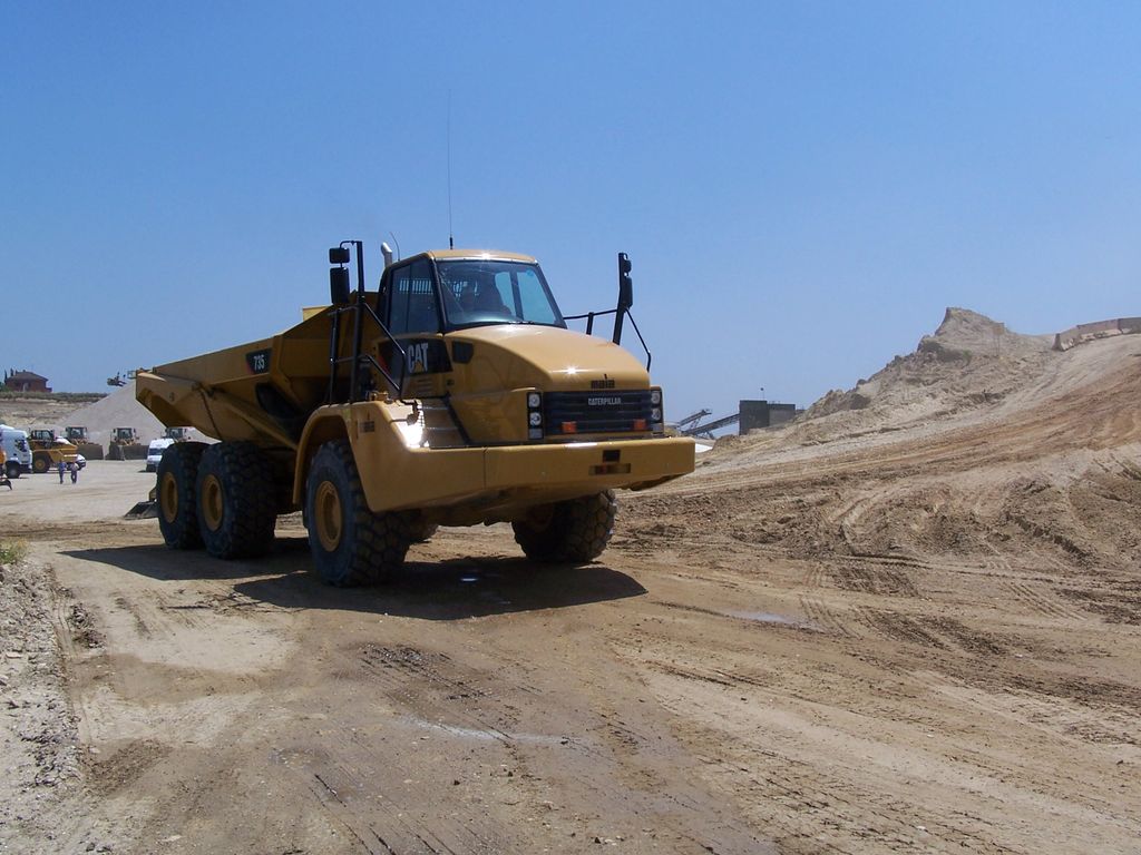 Dumper CAT 735