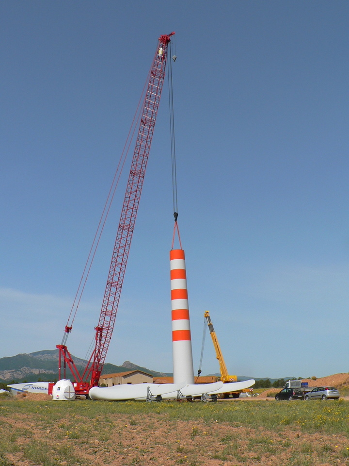 Montaggio della torre eolica