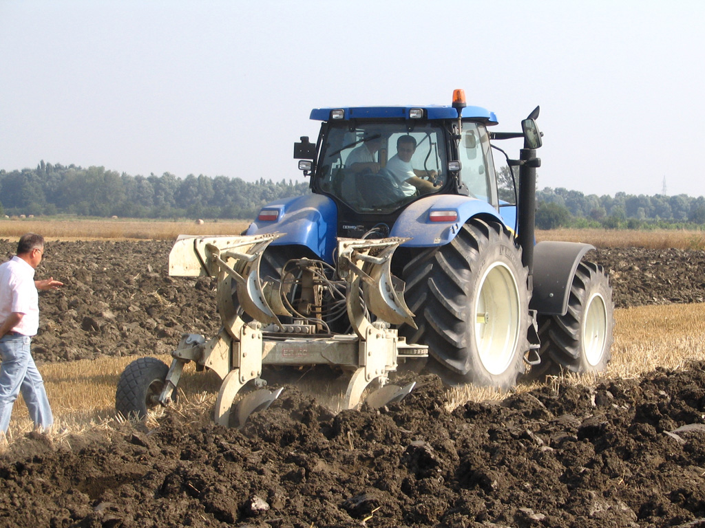 New Holland in campo Nonantola MO 1/7/07