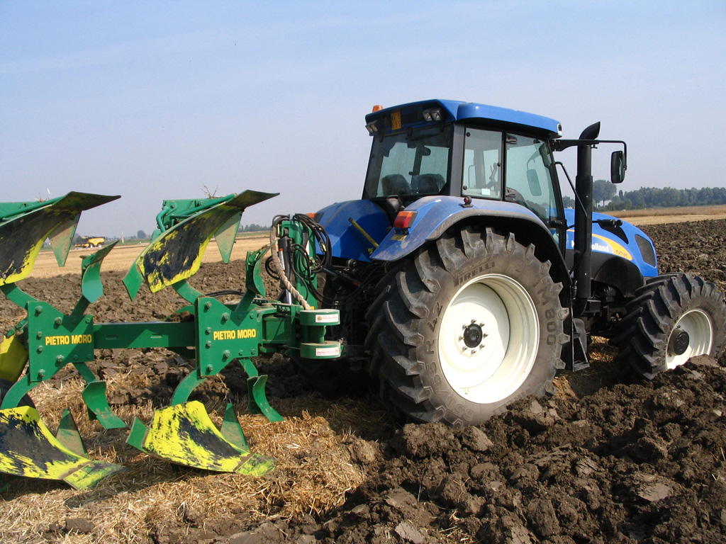 New Holland in campo Nonantola MO 1/7/07